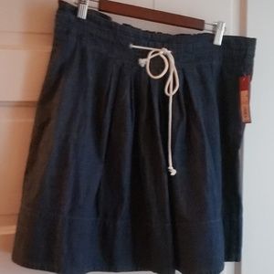 Ladies Navy Blue Denim Skirt. NWT Size Large